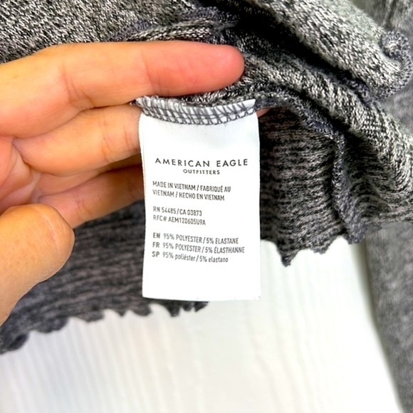 American Eagle - Gray And Black V Neck Button Down Long Sleeve Crop Top Small - Picture 9 of 9